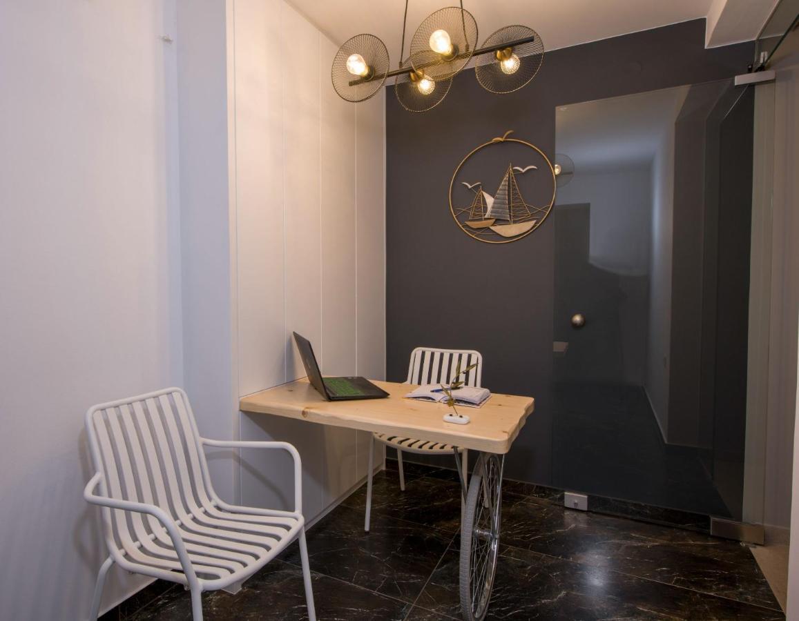 Eleanthi Modern Living Apartment Galatas  ภายนอก รูปภาพ
